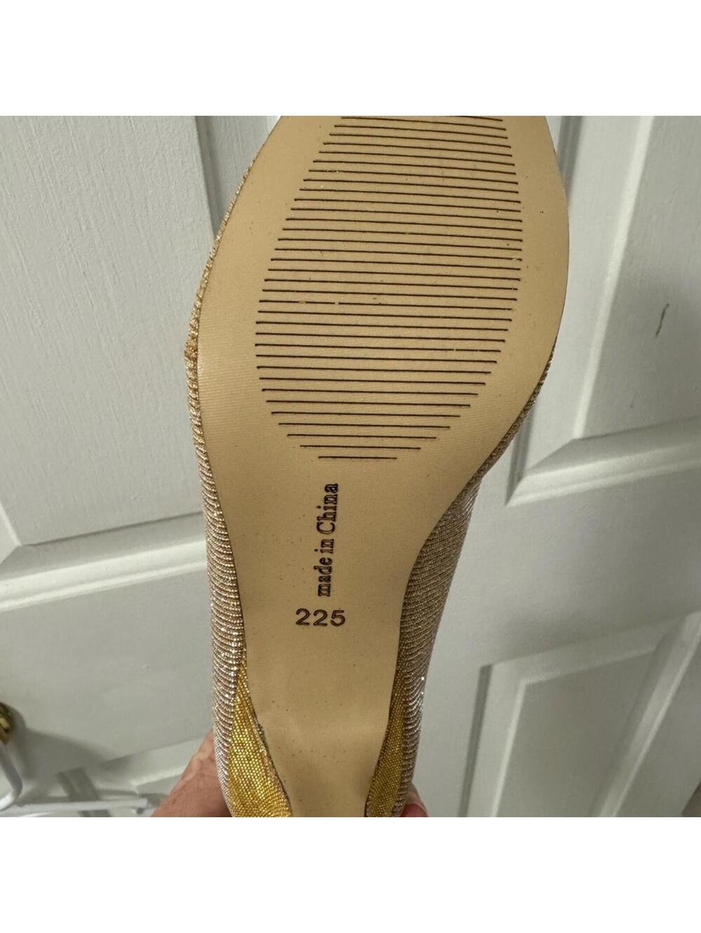 OGNINA Gold Glitter Low Heel Pumps Women's Size 225 - Picture 3 of 4